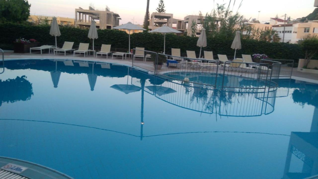 Melina Beach Platanias  Luaran gambar