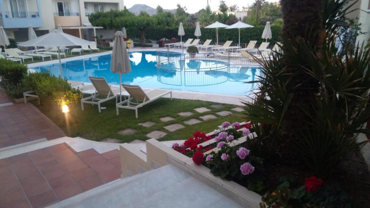 Melina Beach Platanias  Luaran gambar