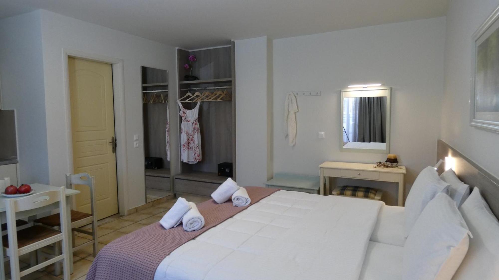 Melina Beach Platanias  Luaran gambar