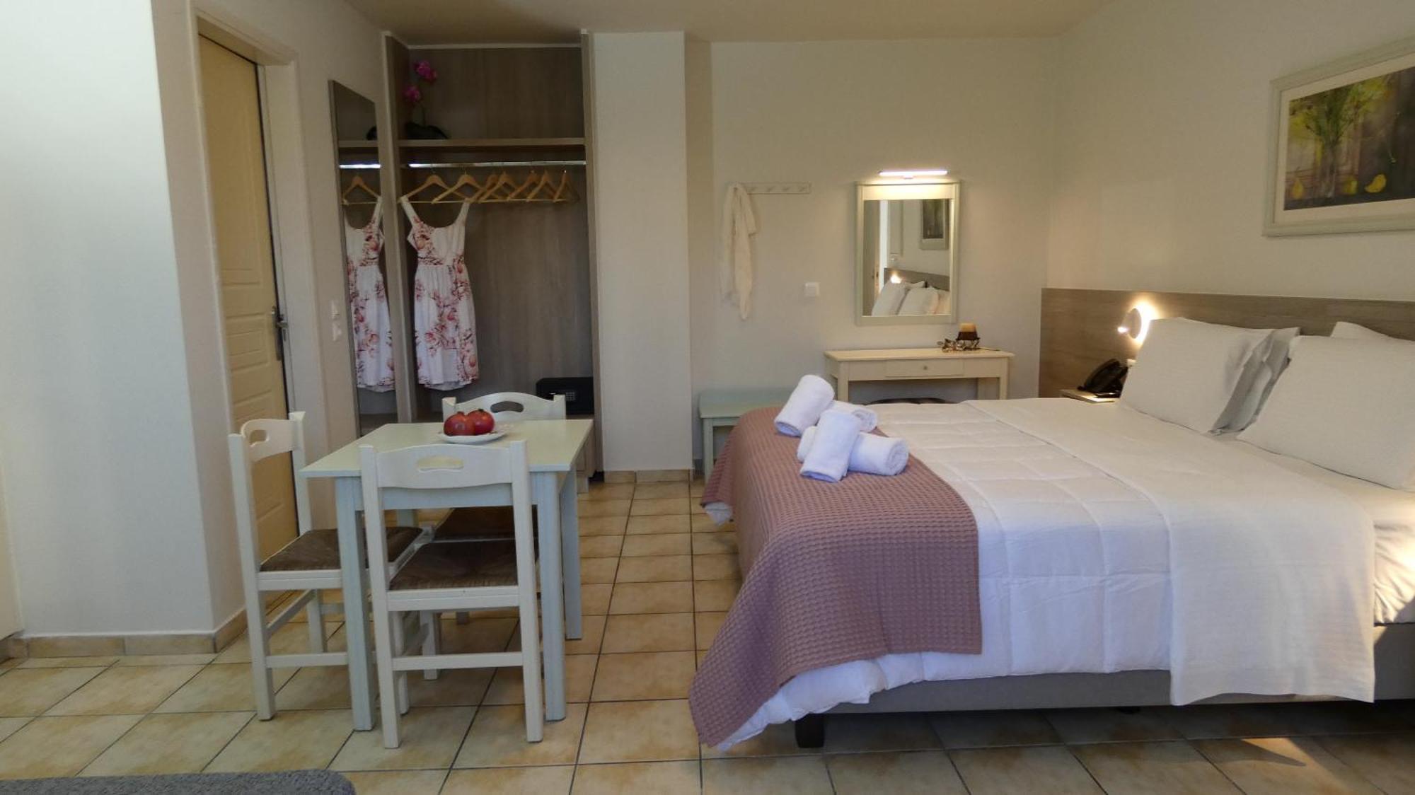Melina Beach Platanias  Luaran gambar