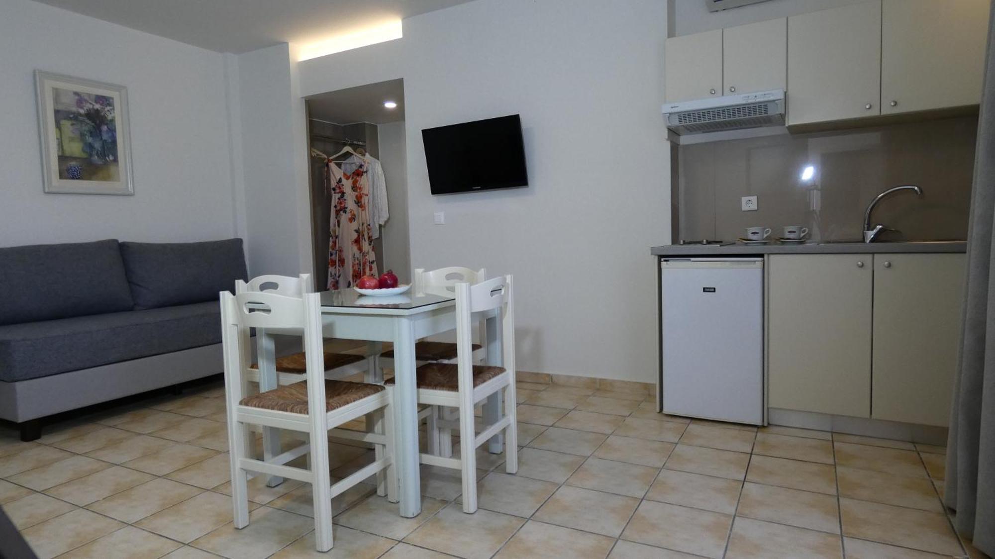 Melina Beach Platanias  Luaran gambar